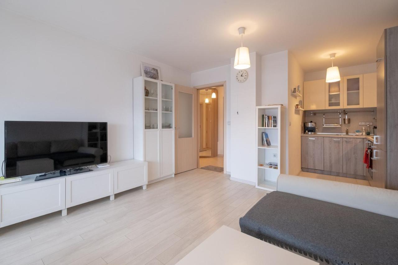 Ferienwohnung Sunny Large Studio in Banishora District Sofia Exterior foto