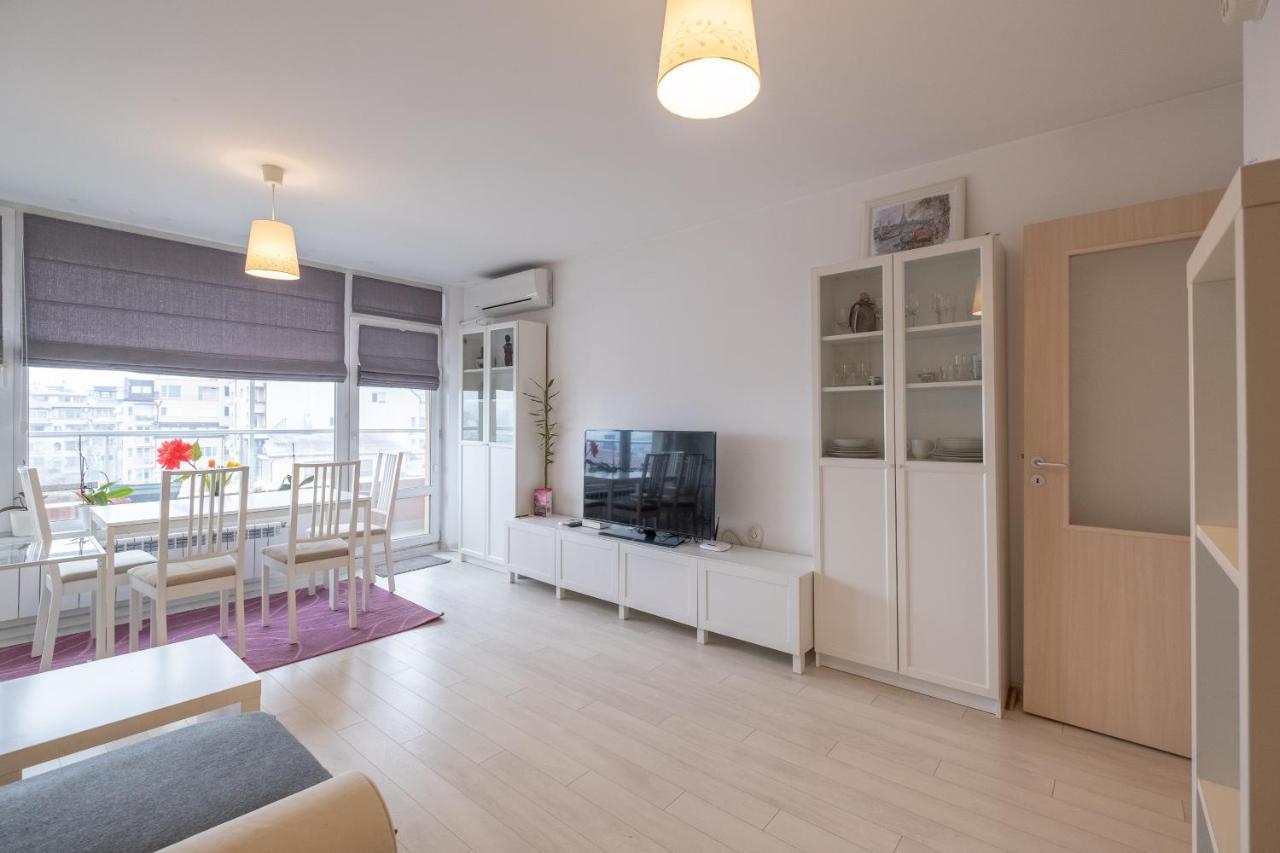 Ferienwohnung Sunny Large Studio in Banishora District Sofia Exterior foto